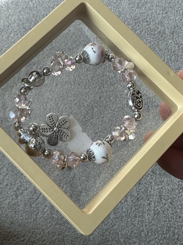 Elegant Rose Bead Bracelet