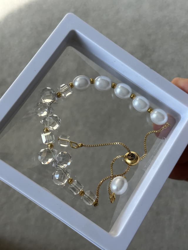 Golden Glow Shell Beads Bracelet